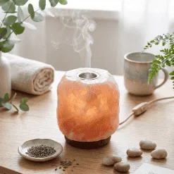 Bekapcsolt aroma diffúziós lámpa kellemes hangulatvilágítással és párologtató funkcióval